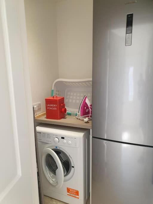 The Elfin- Lovely 1 Bedroom - Free Parking Apartment *